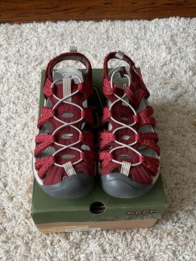 💐BNIB💐 Keen Whisper Sandal in Cayenne/Fired Brick - size 10